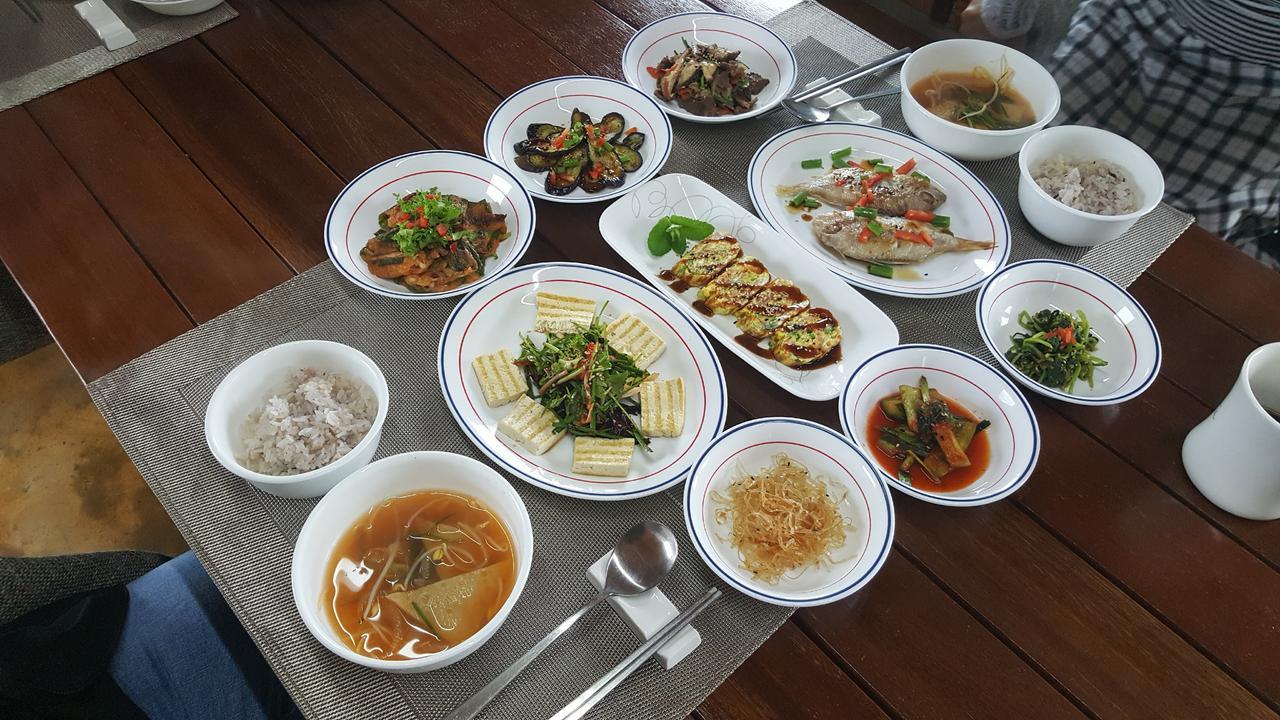Bookmark Guesthouse ซอกวีโพ ภายนอก รูปภาพ